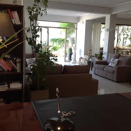 Angela Hotel 2*